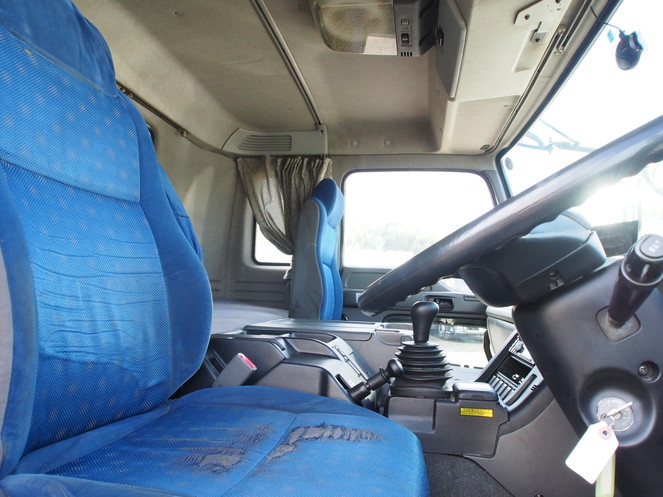 いすゞ ギガ ウイング車 大型 PKG-CYJ77W8 年式 H21[写真18]