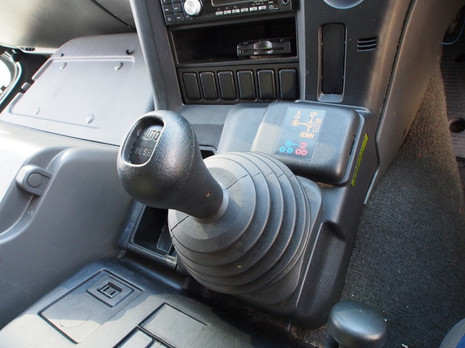 いすゞ ギガ ウイング車 大型 PKG-CYJ77W8 年式 H21[写真21]