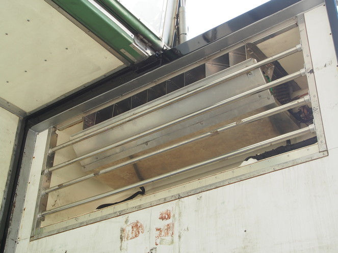 いすゞ ギガ 冷凍ウイング 大型 PJ-CYJ51W5 年式 H17[写真15]