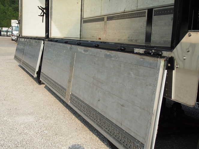 いすゞ ギガ 冷凍ウイング 大型 PJ-CYJ51W5 年式 H17[写真17]