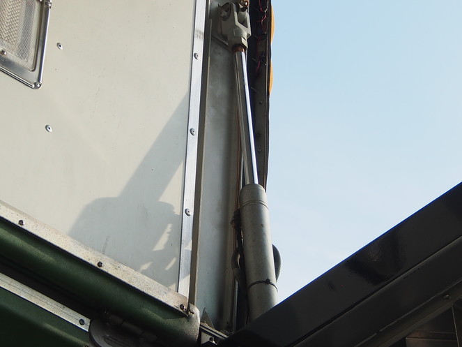 いすゞ ギガ 冷凍ウイング 大型 PJ-CYJ51W5 年式 H17[写真20]