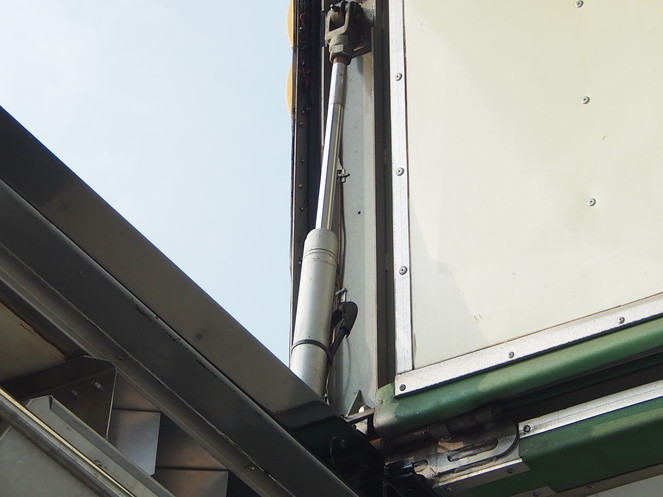 いすゞ ギガ 冷凍ウイング 大型 PJ-CYJ51W5 年式 H17[写真21]