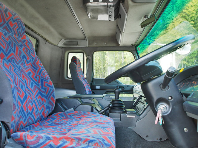 いすゞ ギガ 冷凍ウイング 大型 PJ-CYJ51W5 年式 H17[写真29]