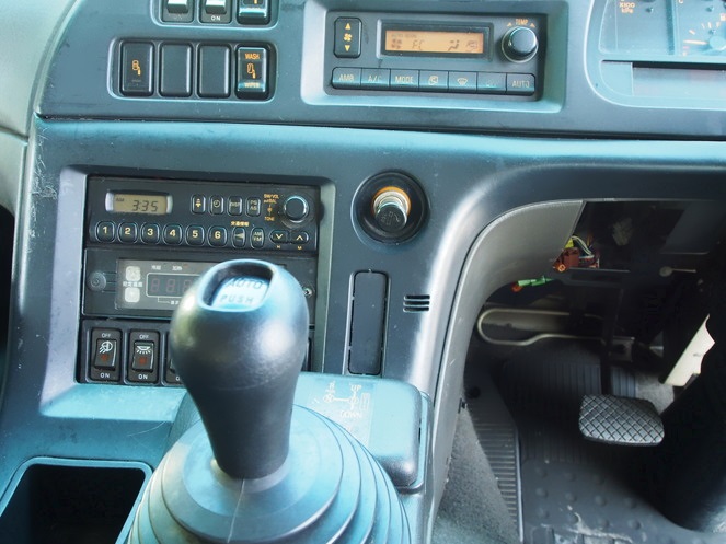 いすゞ ギガ 冷凍ウイング 大型 PJ-CYJ51W5 年式 H17[写真31]