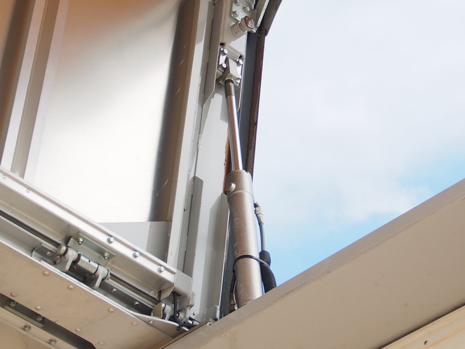 UDトラックス クオン ウイング車 大型 PKG-CG4ZA 年式 H21[写真20]