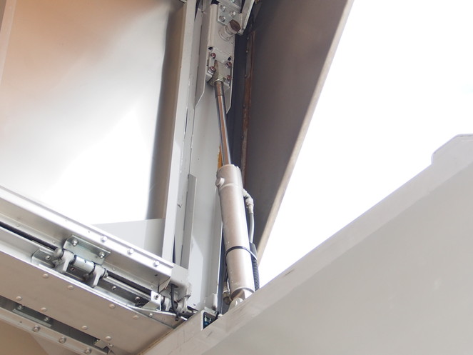 UDトラックス クオン ウイング車 大型 PKG-CG4ZA 年式 H21[写真18]