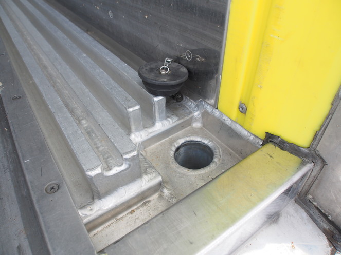 日野 レンジャー 冷凍バン 中増t BDG-FE8JLWA 年式 H20[写真16]