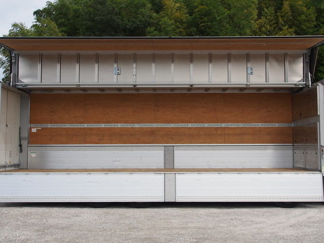 いすゞ ギガ ウイング車 大型 LKG-CYJ77A 年式 H23[写真13]