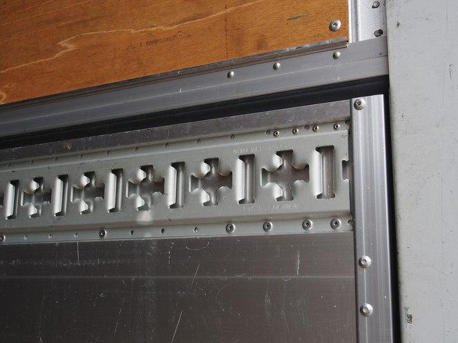 いすゞ ギガ ウイング車 大型 LKG-CYJ77A 年式 H23[写真25]