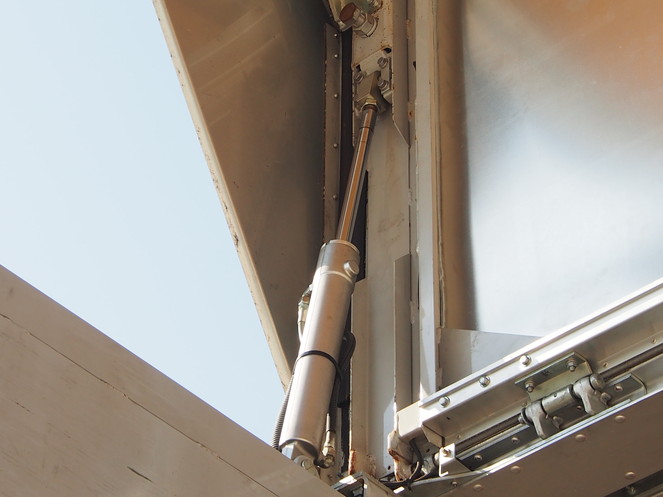 UDトラックス クオン ウイング車 大型 PKG-CG4ZA 年式 H21[写真15]