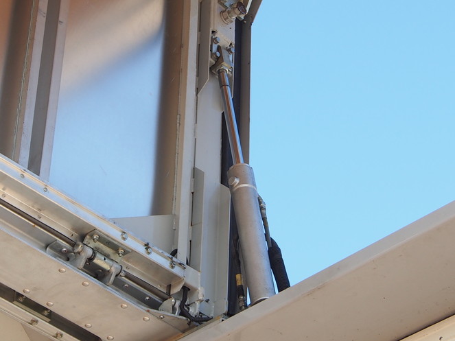 UDトラックス クオン ウイング車 大型 PKG-CG4ZA 年式 H21[写真16]