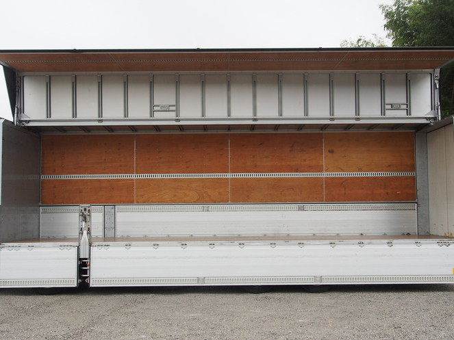 いすゞ ギガ ウイング車 大型 PKG-CYJ77W8 年式 H22[写真14]