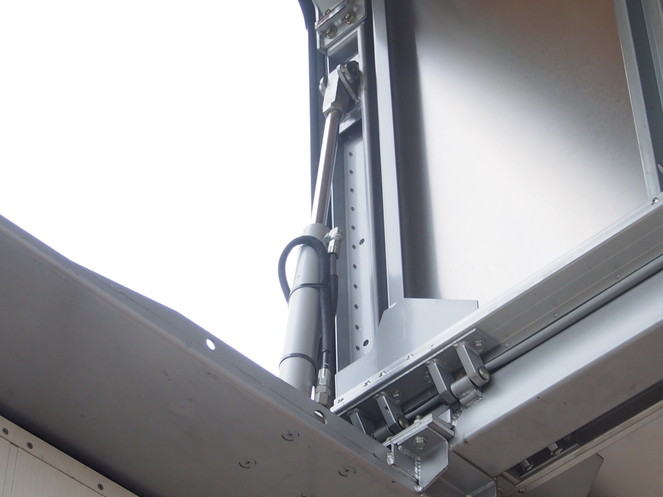 いすゞ ギガ ウイング車 大型 PKG-CYJ77W8 年式 H22[写真18]