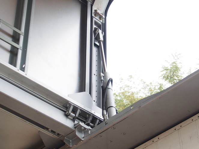 いすゞ ギガ ウイング車 大型 PKG-CYJ77W8 年式 H22[写真21]