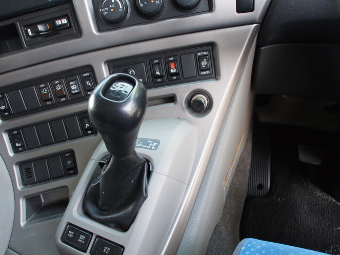 UDトラックス クオン ウイング車 大型 PKG-CG4ZA 年式 H21[写真25]