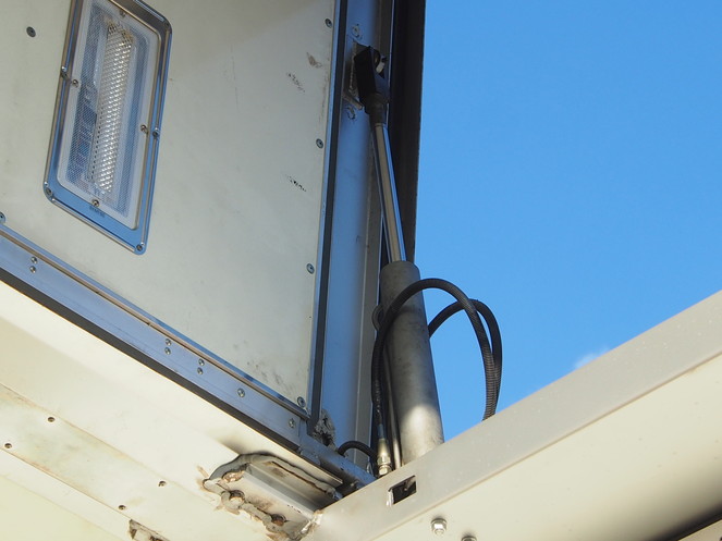 三菱ふそう スーパーグレート 冷凍ウイング 大型 KL-FS54JY 年式 H18[写真16]