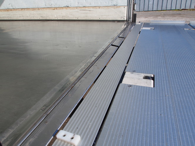 三菱ふそう ファイター 冷凍バン 中型 PDG-FK61F 年式 H22[写真18]