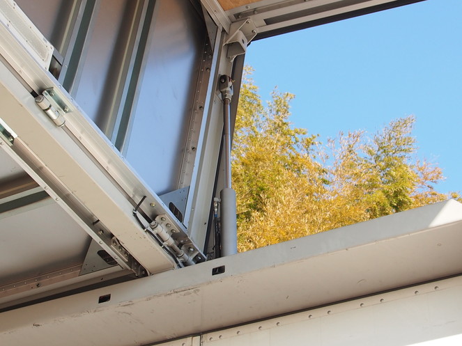 いすゞ ギガ ウイング車 大型 PDG-CYL77V8 年式 H22[写真15]