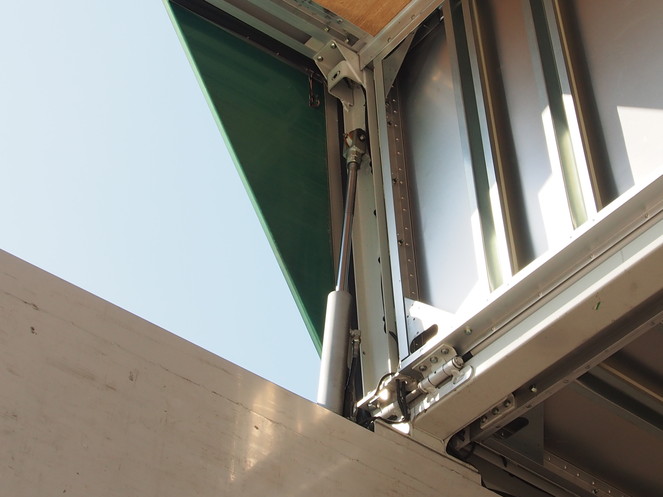 いすゞ ギガ ウイング車 大型 PDG-CYL77V8 年式 H22[写真14]