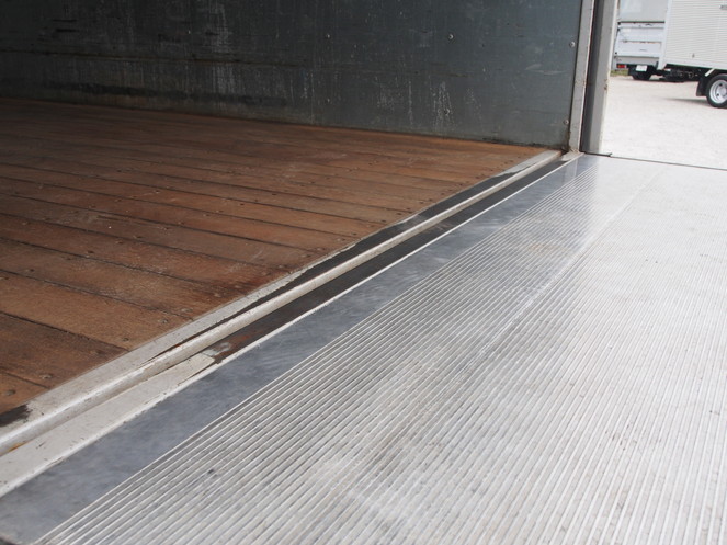 いすゞ エルフ バン車 小型 PA-NPR81N 年式 H17[写真20]