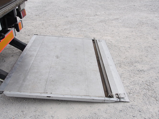 いすゞ エルフ バン車 小型 PA-NPR81N 年式 H17[写真19]