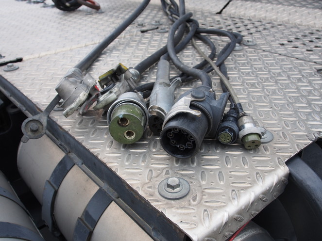 日野 グランドプロフィア トラクタ 大型 LKG-SH1EDAG 年式 H23[写真14]