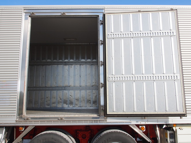 いすゞ ギガ 冷凍バン 大型 KL-CYL51V3 年式 H13[写真05]