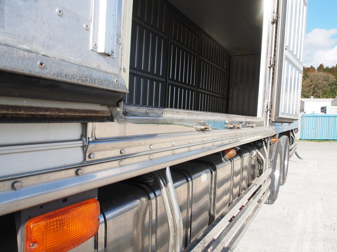 いすゞ ギガ 冷凍バン 大型 KL-CYL51V3 年式 H13[写真04]