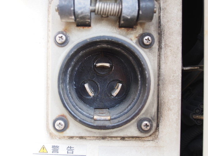 いすゞ ギガ 冷凍バン 大型 KL-CYL51V3 年式 H13[写真08]