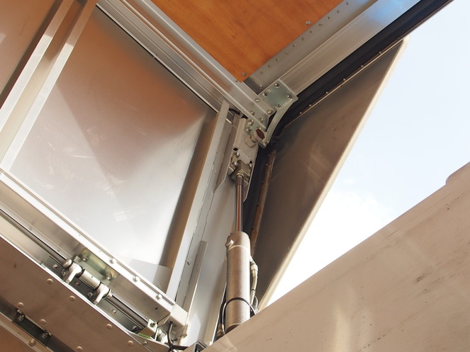 いすゞ ギガ ウイング車 大型 PDG-CYL77V8 年式 H20[写真26]