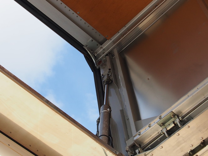 いすゞ ギガ ウイング車 大型 PDG-CYL77V8 年式 H20[写真27]