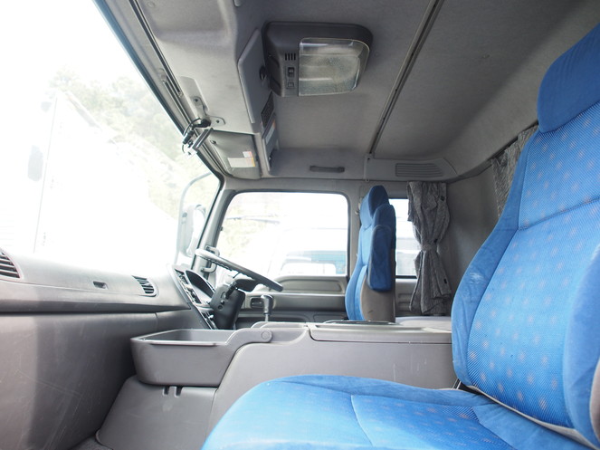 いすゞ ギガ ウイング車 大型 PDG-CYL77V8 年式 H22[写真27]