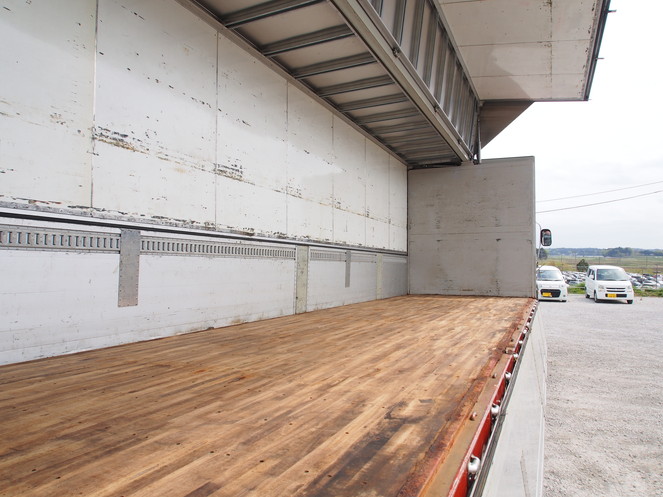 いすゞ ギガ ウイング車 大型 PJ-CYJ52W6 年式 H18[写真18]