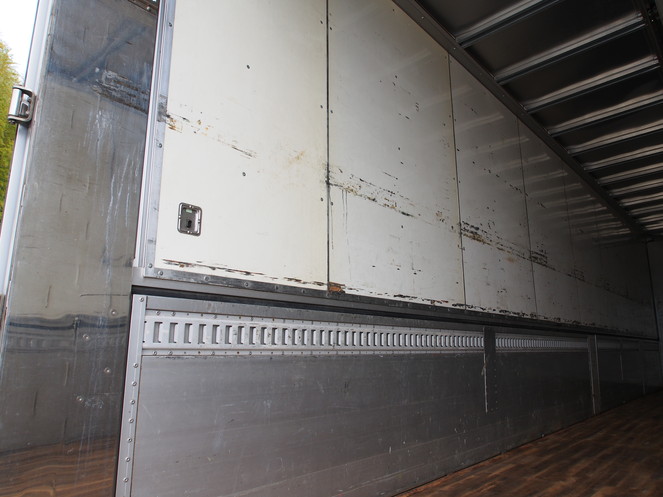 いすゞ ギガ ウイング車 大型 PJ-CYJ52W6 年式 H18[写真21]