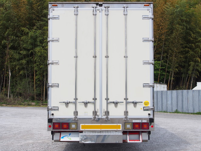 いすゞ ギガ ウイング車 大型 PJ-CYJ52W6 年式 H18[写真06]