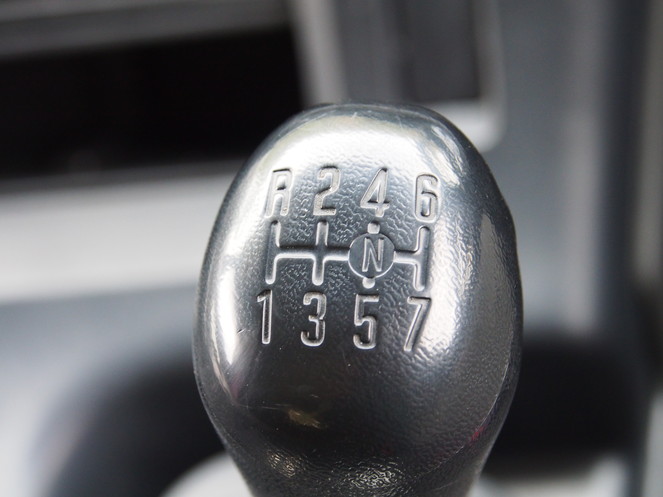 いすゞ ギガ ウイング車 大型 PJ-CYJ52W6 年式 H18[写真26]