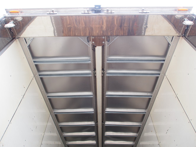 いすゞ ギガ ウイング車 大型 PJ-CYJ52W6 年式 H18[写真23]