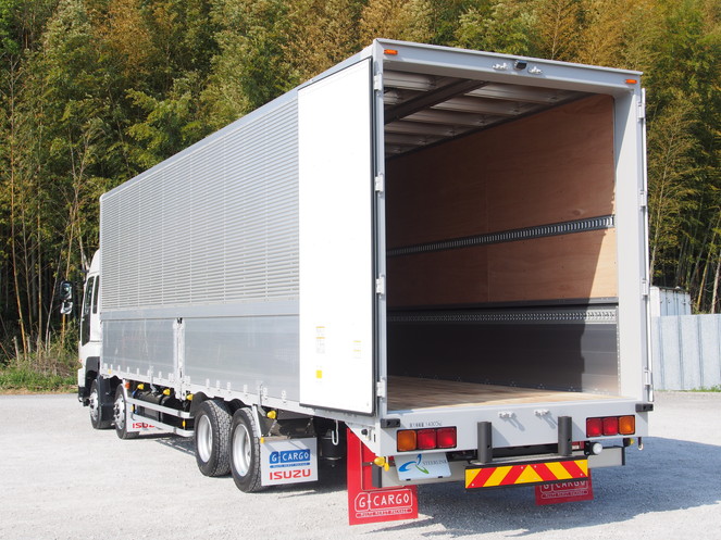 いすゞ ギガ ウイング車 大型 QKG-CYJ77A 年式 H27[写真09]