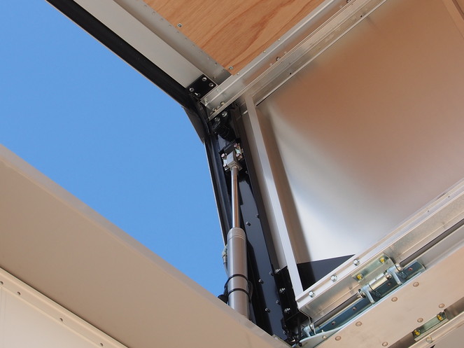 いすゞ ギガ ウイング車 大型 QKG-CYJ77A 年式 H27[写真18]