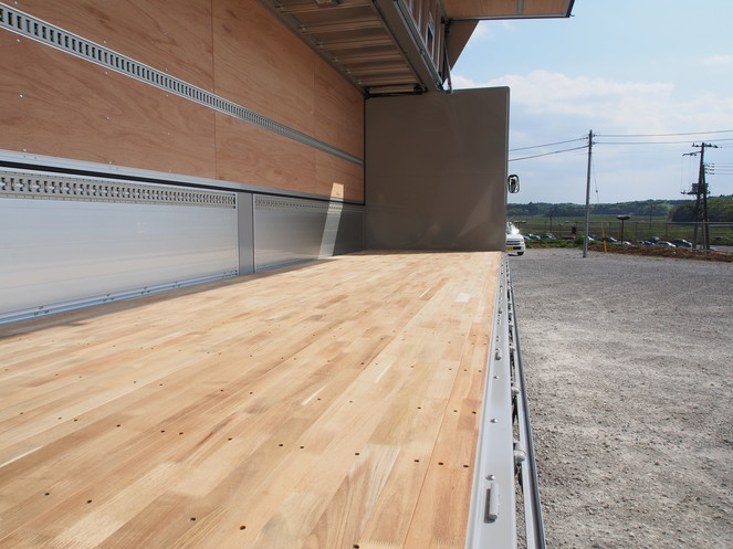 いすゞ ギガ ウイング車 大型 QKG-CYJ77A 年式 H27[写真20]