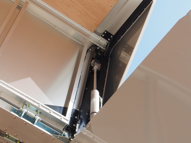 いすゞ ギガ ウイング車 大型 QKG-CYJ77A 年式 H27[写真19]