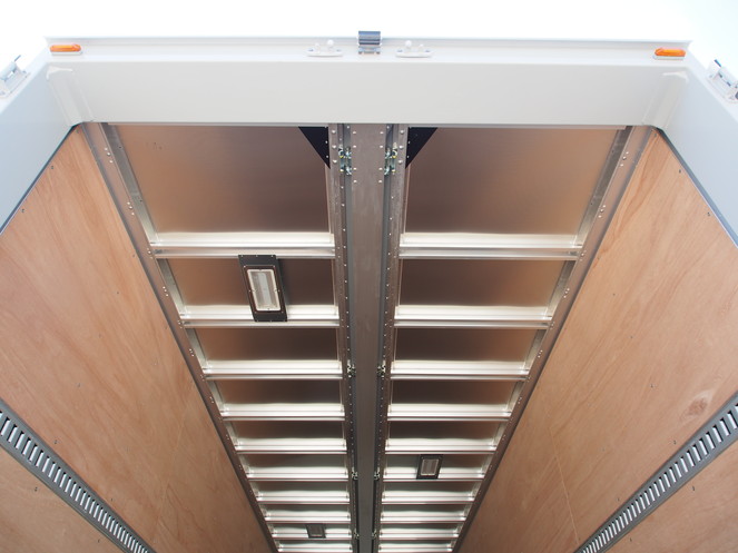 いすゞ ギガ ウイング車 大型 QKG-CYJ77A 年式 H27[写真25]