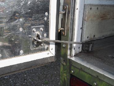 いすゞ フォワード 冷凍バン 中型 PKG-FRR90S2 年式 H21 [写真18]