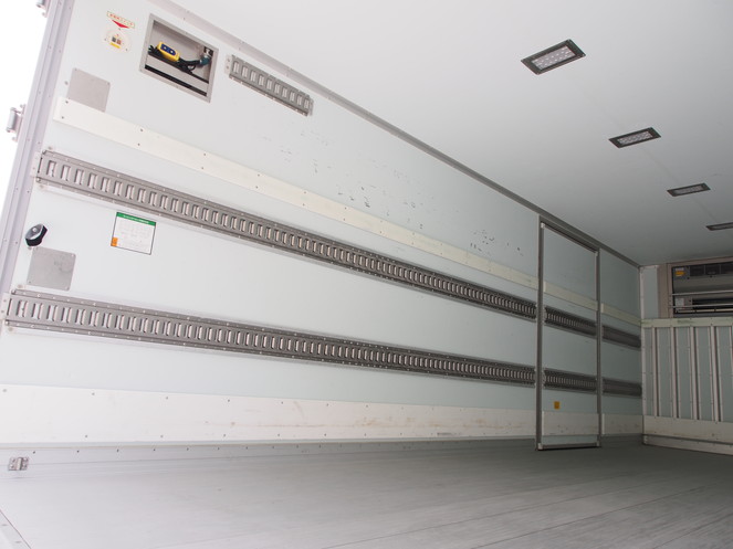 いすゞ フォワード 冷凍バン 中型 TKG-FRR90S2 年式 H26[写真19]