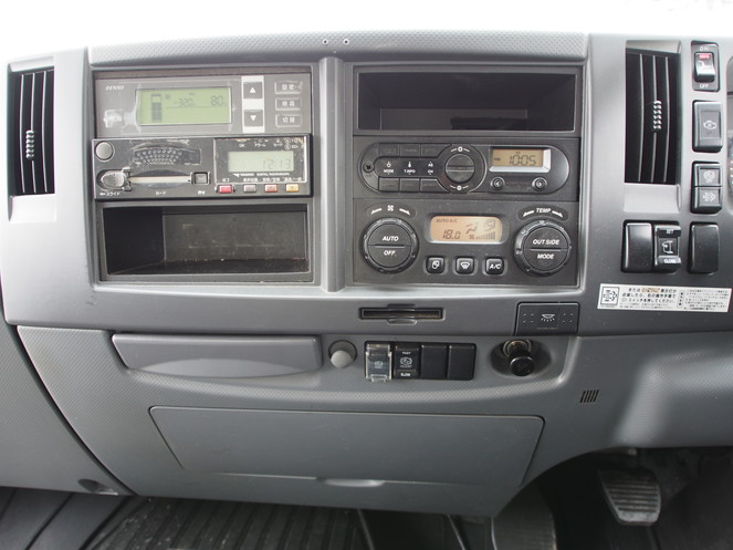 いすゞ フォワード 冷凍バン 中型 TKG-FRR90S2 年式 H26[写真27]