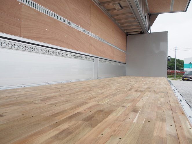 いすゞ ギガ ウイング車 大型 QKG-CYJ77A 年式 H27[写真21]