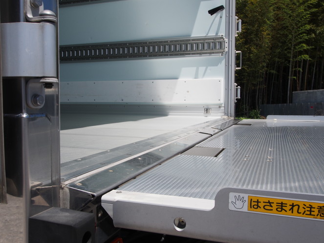 いすゞ フォワード 冷凍バン 中型 TKG-FRR90S2 年式 H26[写真10]