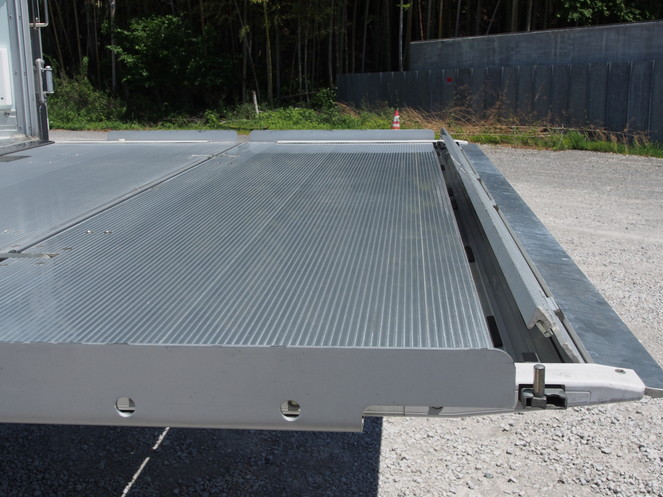 いすゞ フォワード 冷凍バン 中型 TKG-FRR90S2 年式 H26[写真11]