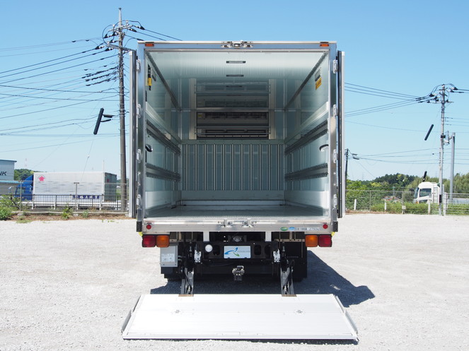 いすゞ フォワード 冷凍バン 中型 TKG-FRR90S2 年式 H26[写真08]