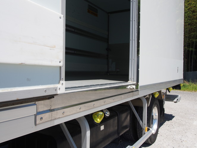 いすゞ フォワード 冷凍バン 中型 TKG-FRR90S2 年式 H26[写真16]